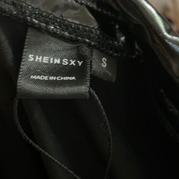 Black skirt - Picture 3 of 3